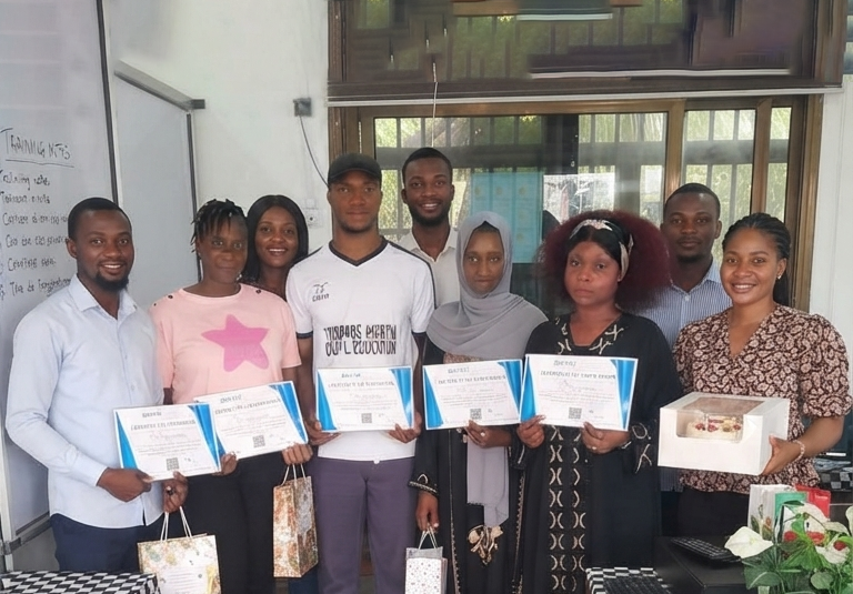 Remise de certificats à l'issue d'une session de formation Saïd Digital